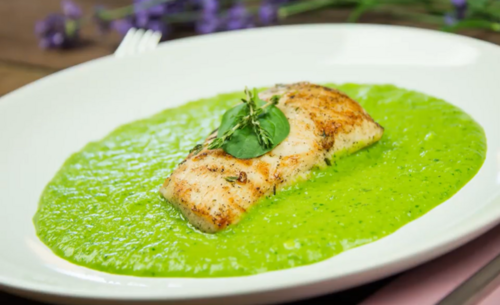 Hrachovo-špenátová omáčka s krůtím masem