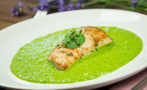 Hrachovo-špenátová omáčka s krůtím masem